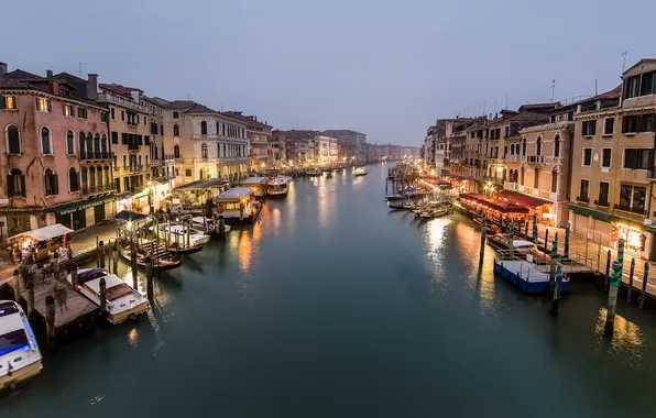 Picture sea, the city, people, overcast, building, home, boats, the evening