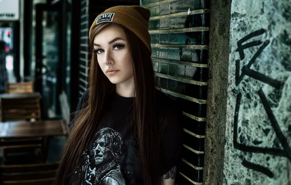 Picture makeup, piercing, cap, THE STREETS, Laura Henning