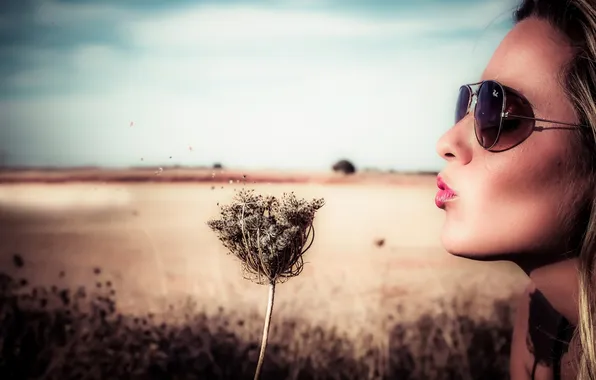 Girl, glasses, sponge, blow