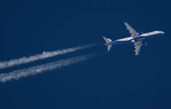 Picture The plane, Airliner, In flight, Embraer, Contrail, Embraer ERJ-195, Belavia