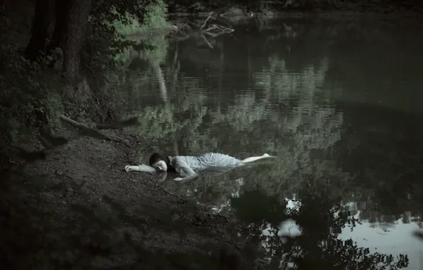 Picture girl, shore, in the water, Sylvia Mastalerz
