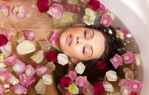 Picture girl, tenderness, beauty, petals, bath, Rose, fun, leafs