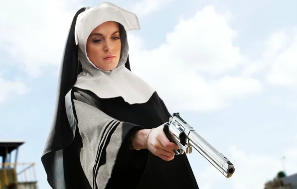Picture freckles, revolver, nun, Machete, Lindsay Lohan
