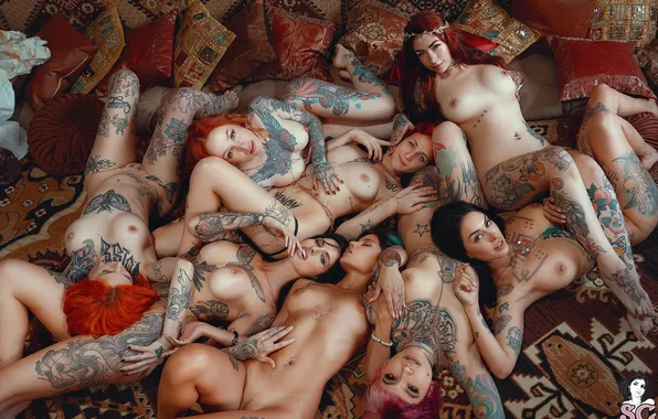 Chest, look, carpet, piercing, tattoo, Loboc, legs, hip
