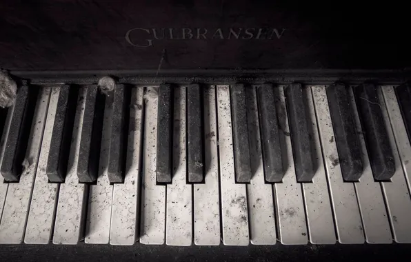 Dust, keys, piano, Gulbransen