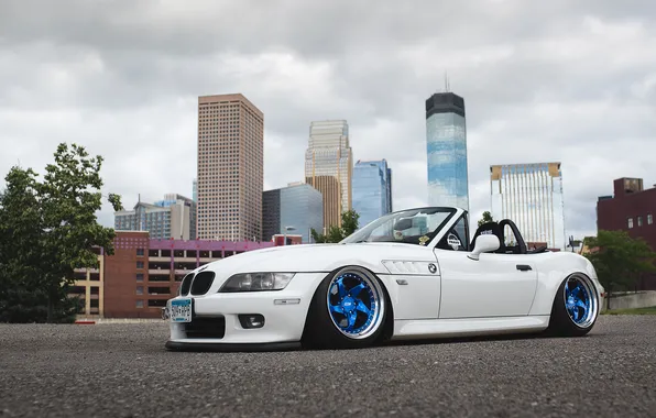 City, Bmw, White, Road, Blue Wheels, Bmw Z3