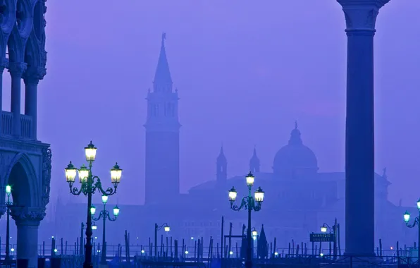 Fog, the evening, lights, Italy, Venice, the Doge's Palace, Piazzetta