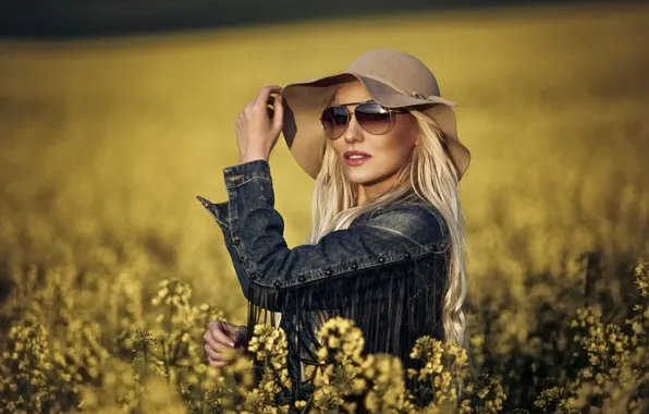 Field, style, model, hat, glasses, dzhinsovka, rape
