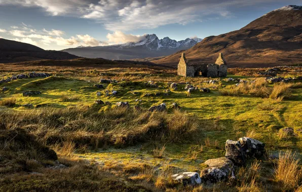 Picture mountains, stones, ruins