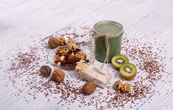 Cocktail, kiwi, nuts