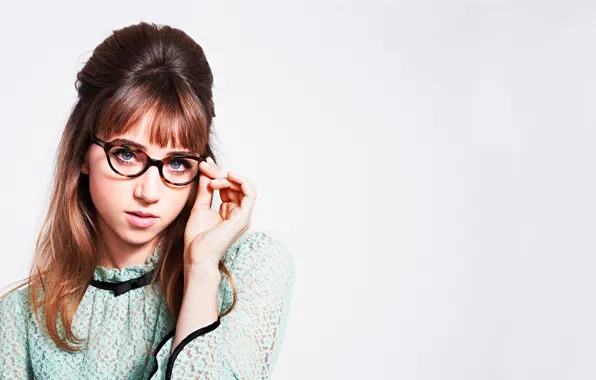 Picture retro, photoshoot, brand, Zoe Kazan, Warby Parker