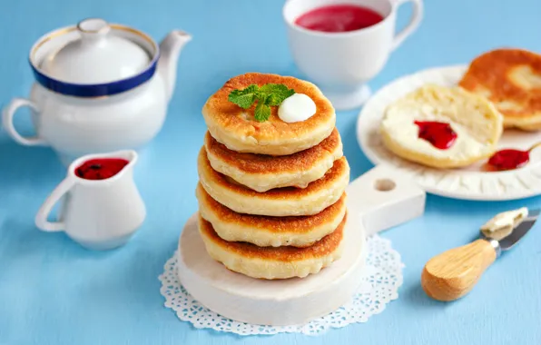 Jam, sour cream, syrniki