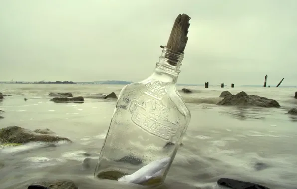 Sea, bottle, note