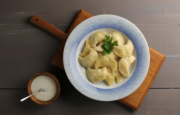 Parsley, sour cream, dumplings