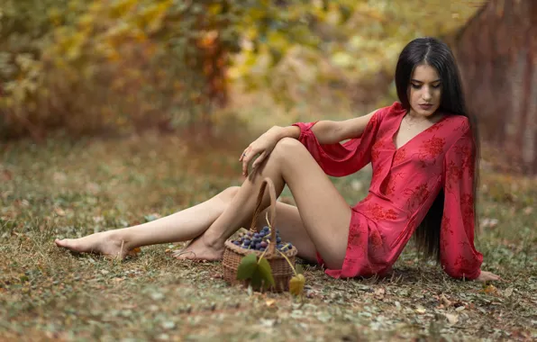 Girl, basket, barefoot, dress, brunette, grapes, barefoot, Andrea Carretta