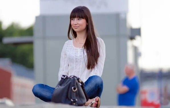 The city, jeans, brown hair, bag