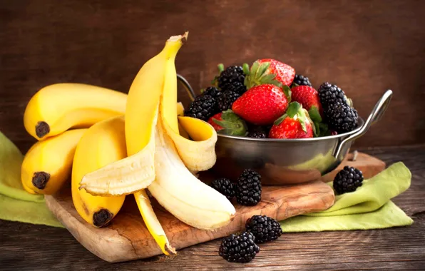 Berries, strawberry, bananas, dishes, fruit, BlackBerry