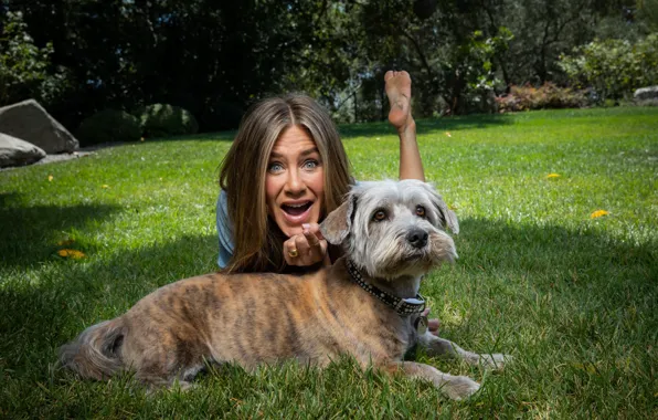 Actress, lies, Jennifer Aniston, Jennifer Aniston, beautiful, leg, dog, lawn