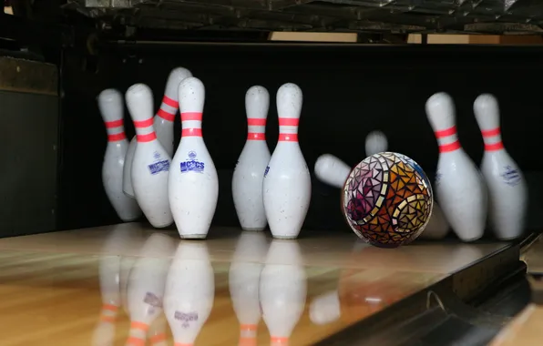 Picture the game, skittles, strike, bowling