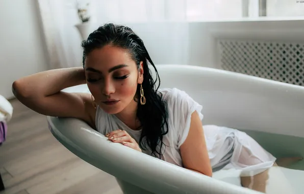 Picture pose, model, portrait, wet, hands, makeup, brunette, window