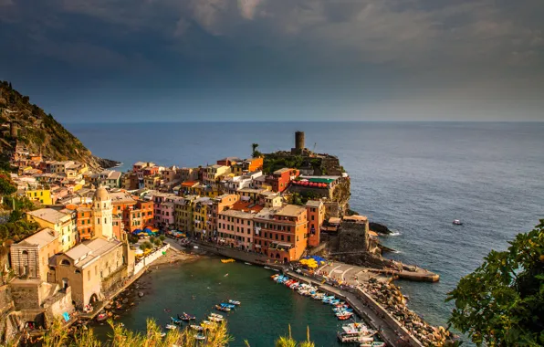 Picture sea, rocks, home, Bay, boats, Italy, Vernazza, Cinque Terre