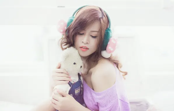 Picture girl, headphones, bear