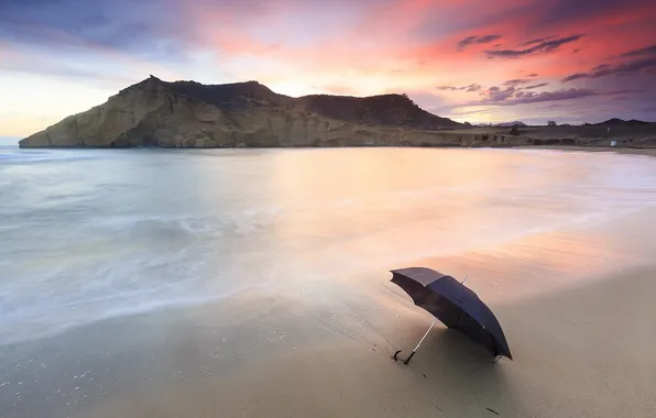 Sea, shore, umbrella