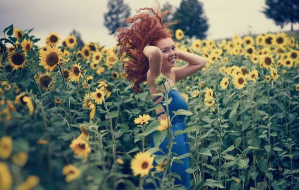 Picture red, smile, hair, redhead, mood, girl, curls, field, sunflowers