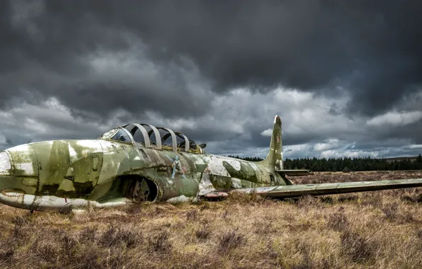 Picture field, the sky, the plane, scrap