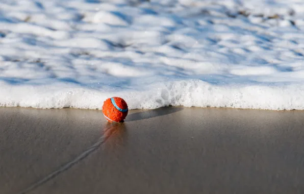 Sand, wave, the ball