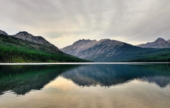 The sky, clouds, mountains, lake