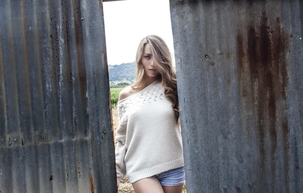 Look, girl, the fence