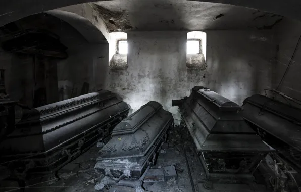 Picture interior, the coffin, the crypt