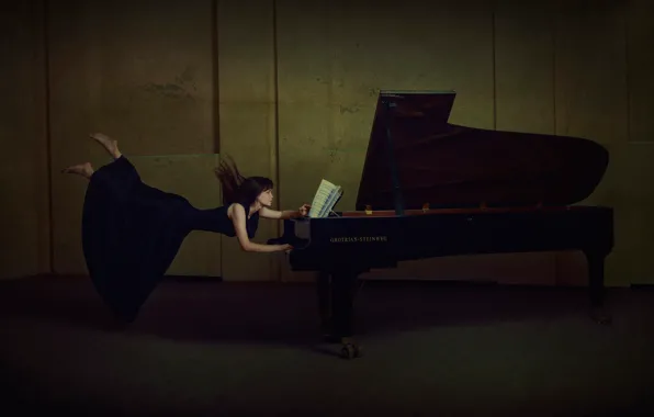 Picture girl, notes, piano, levitation