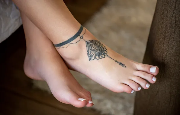 Chic Ankle Tattoos That Are Tiny but Mighty | Anklet tattoos, Anklet  tattoos for women, Ankle tattoos for women