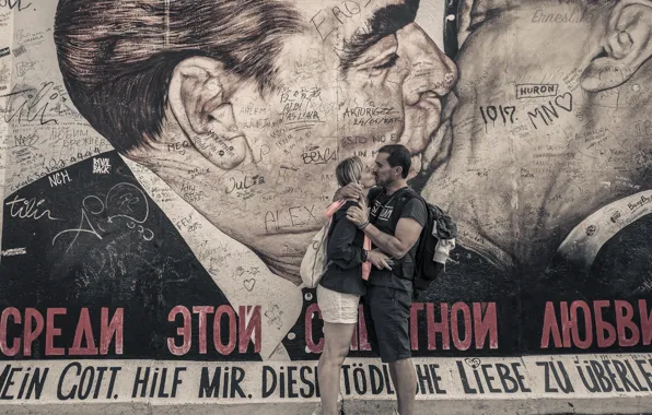 Picture love, wall, woman, figure, kiss, male, Leonid Brezhnev, autographs