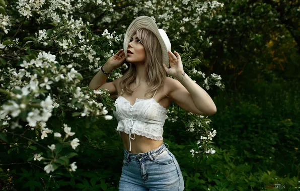 Picture girl, pose, jeans, hat, figure, blonde, top, Nick Mölln