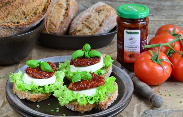 Bread, tomatoes, sauce, Basil, mozzarella