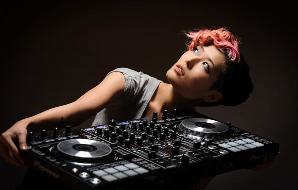 Girl, remote, DJ