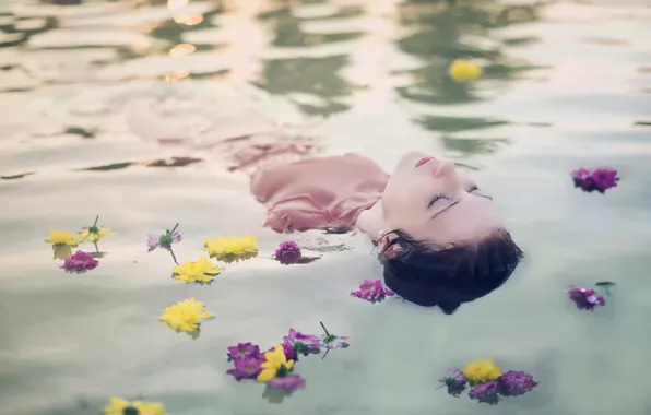 Picture girl, flowers, in the water, Andrea Peipe