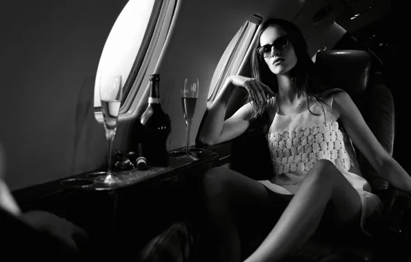 Picture girl, glass, bottle, the plane, kai van mil