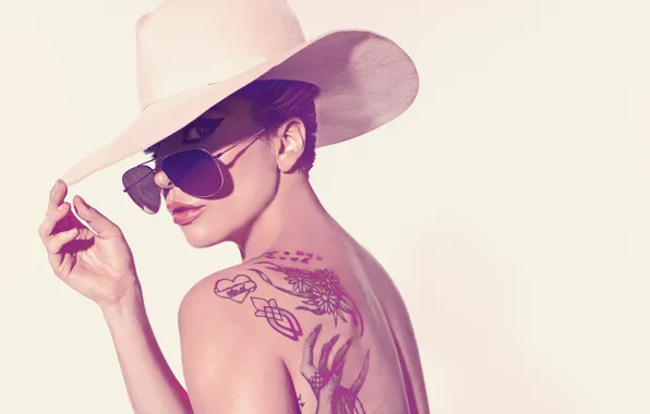 The sun, background, back, hat, makeup, actress, tattoo, glasses