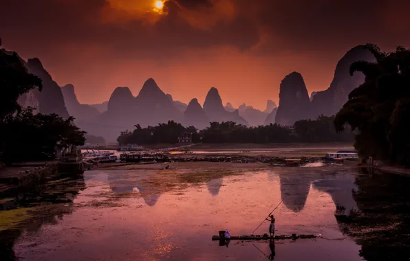 Picture China, the Li river, scavenger, Name Xing Ping