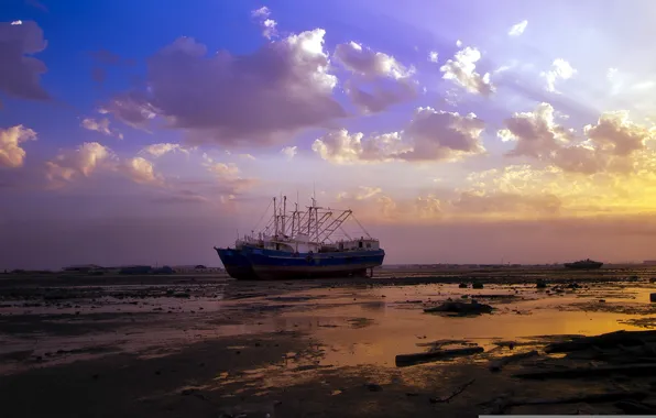 Picture sunset, ship, stranded