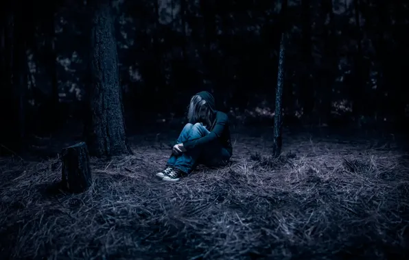 Picture girl, loneliness, in the woods