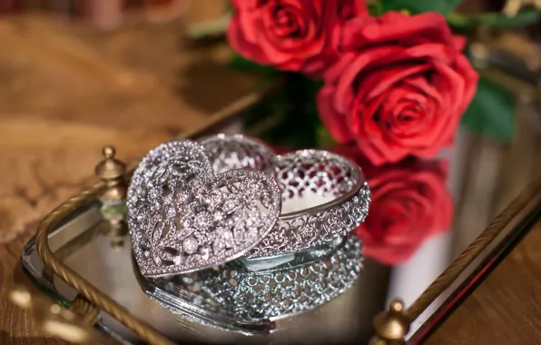 Reflection, roses, box, heart, tray