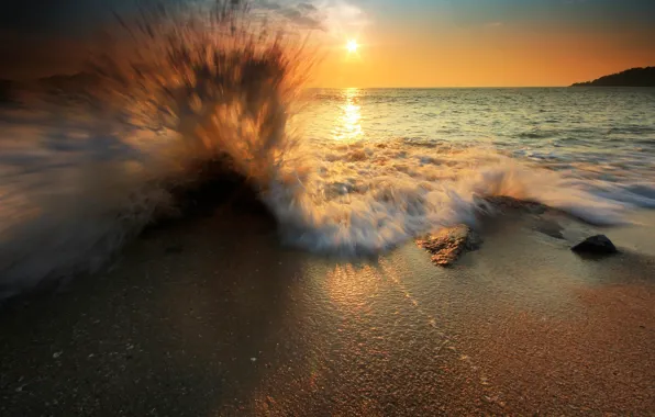 Picture sand, beach, foam, the sun, squirt, wave