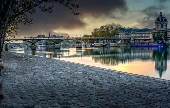 Paris, Île-de-France, Paris 04 Old, District Louvre, Dawn on the Pont des Arts