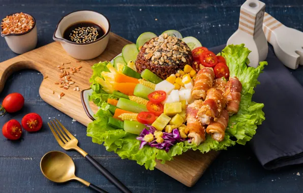 Corn, meat, vegetables, tomato, carrots, sauce, cucumbers, rolls