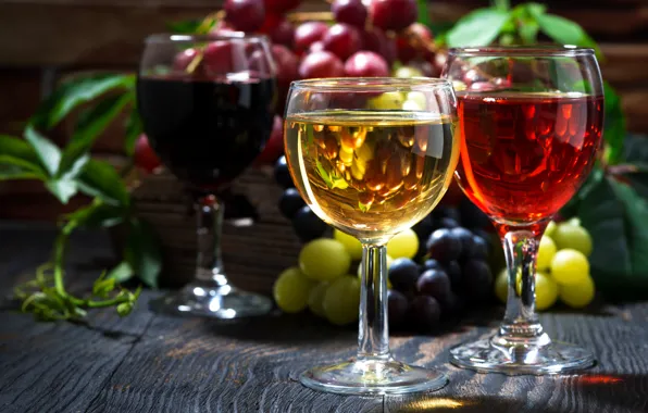 Picture wine, glasses, grapes